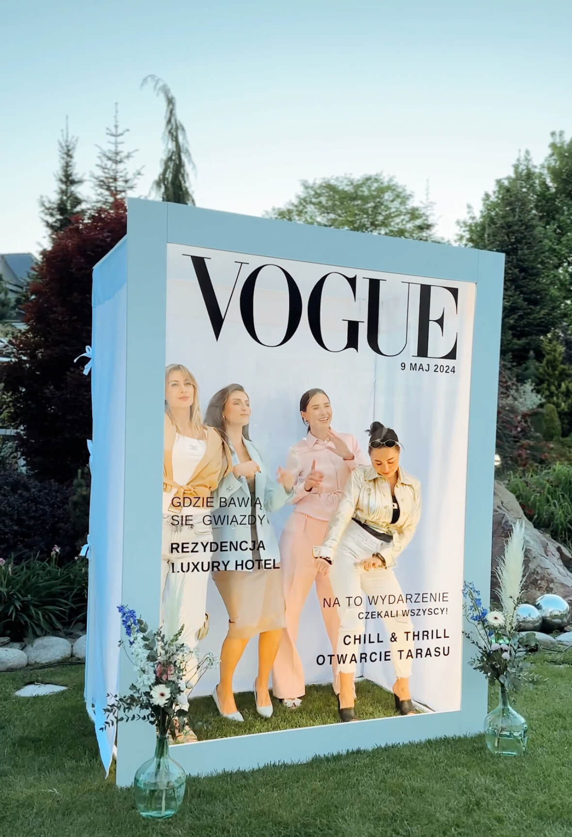 Atrakcja na event firmowy Fotobox Forbes personalizacja logotypu VOGUE