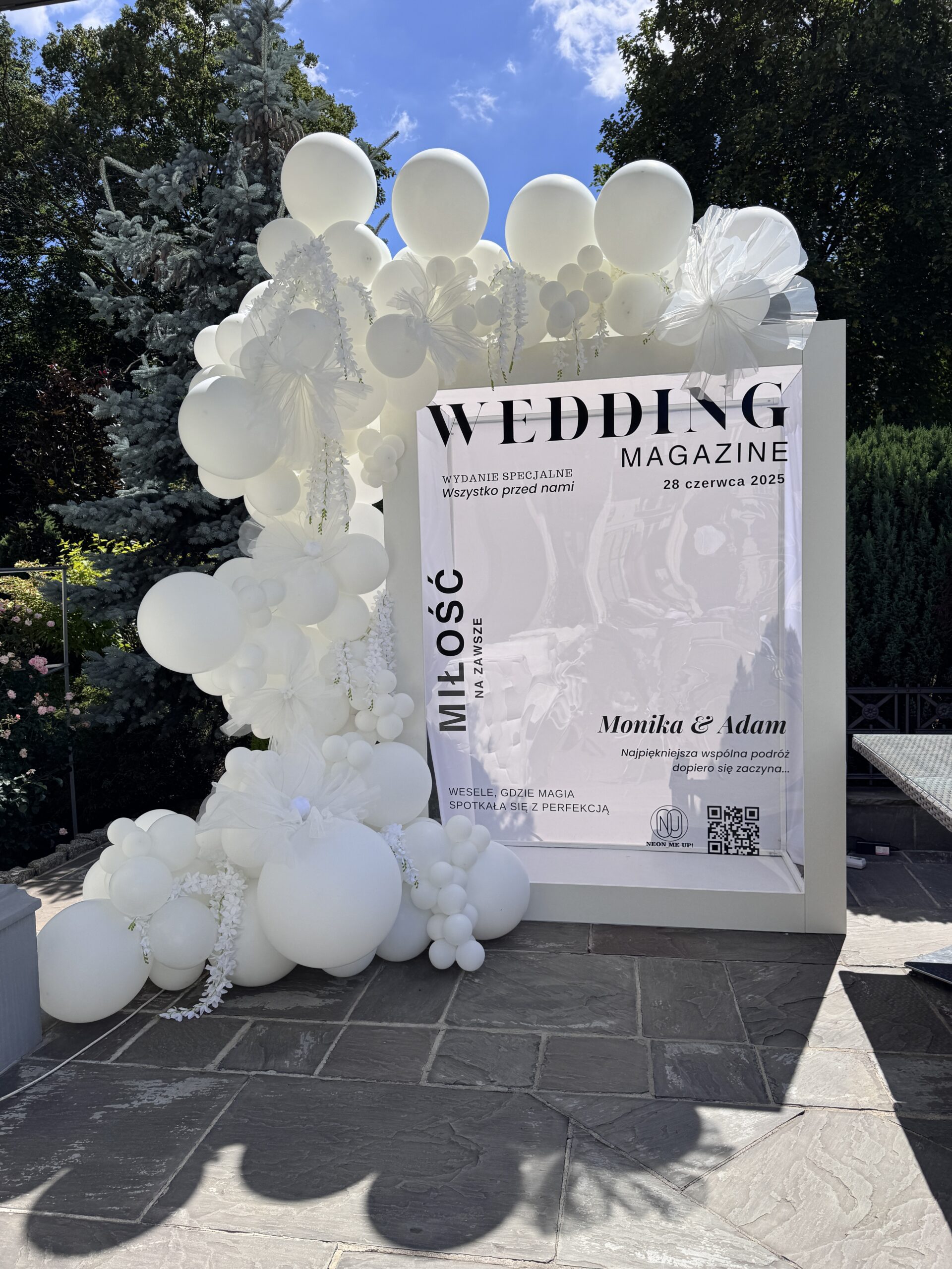 otobox Magazine z wielką girlandą balonową atrakcja na eventy Śląsk