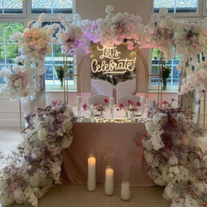 Neon Let's Celebrate wynajem na event i urodziny napis LED Katowice