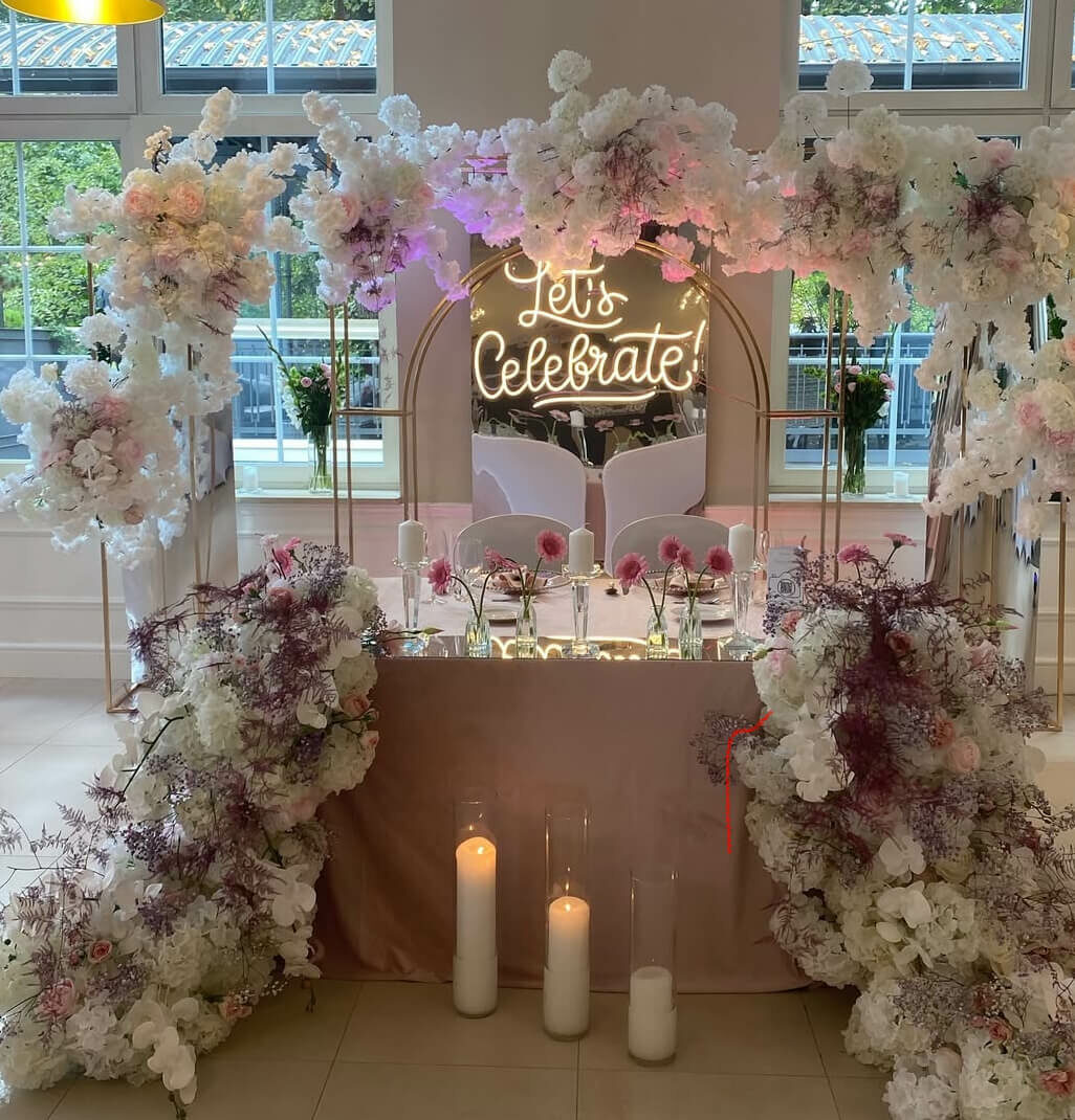 Neon Let's Celebrate wynajem na event i urodziny napis LED Katowice